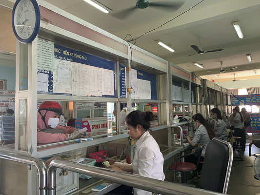Ngày 8/5, tại Bến xe Vũng Tàu các phòng bán vé chỉ có 1-2 khách tới mua vé.