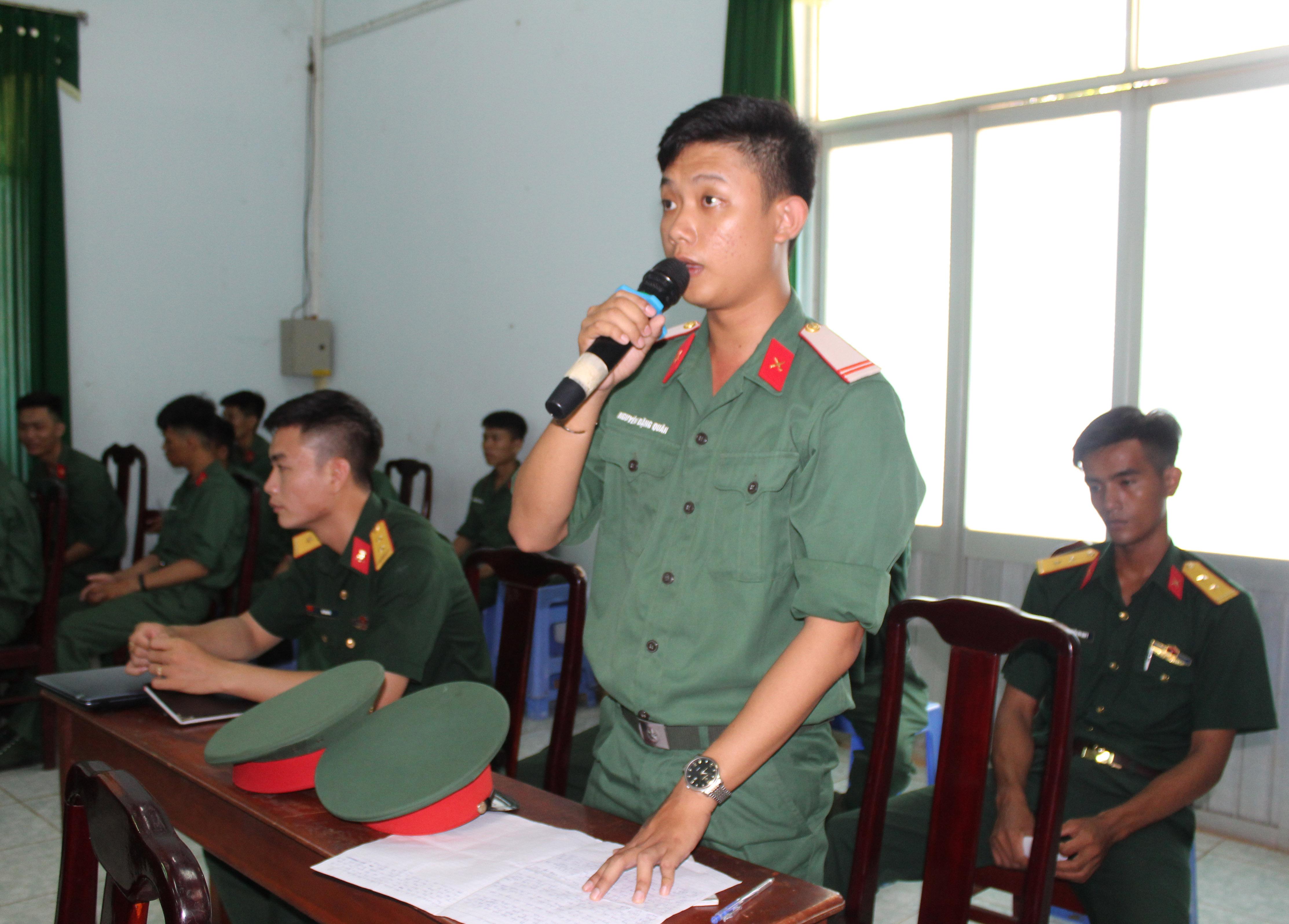 Chiến sĩ Ngô Phương Tùng, Tiểu đội 6, Trung đội 11, Đại đội 4 bày tỏ mong muốn Bộ CHQS tỉnh tạo điều kiện cho người nhà lên thăm các chiến sĩ.