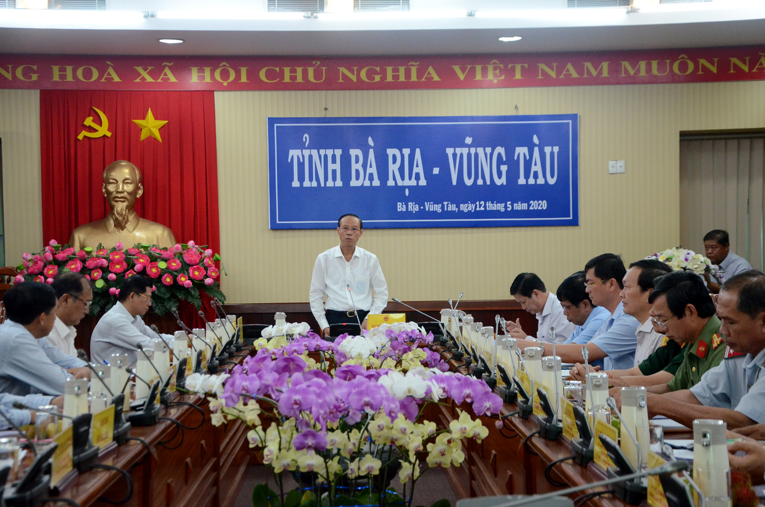 Ông Nguyễn Văn Thọ, Chủ tịch UBND tỉnh chủ trì cuộc họp thường kỳ UBND tỉnh tháng 4/2020. 