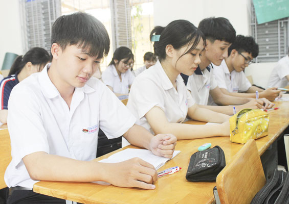 HS lớp 12C9, Trường THPT Trần Nguyên Hãn (TP. Vũng Tàu) tăng tốc ôn tập chuẩn bị cho kỳ thi tốt nghiệp THPT năm 2020. 