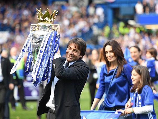 Conte giúp Chelsea vô địch mùa 2016-2017 bằng một phong độ thuyết phục.