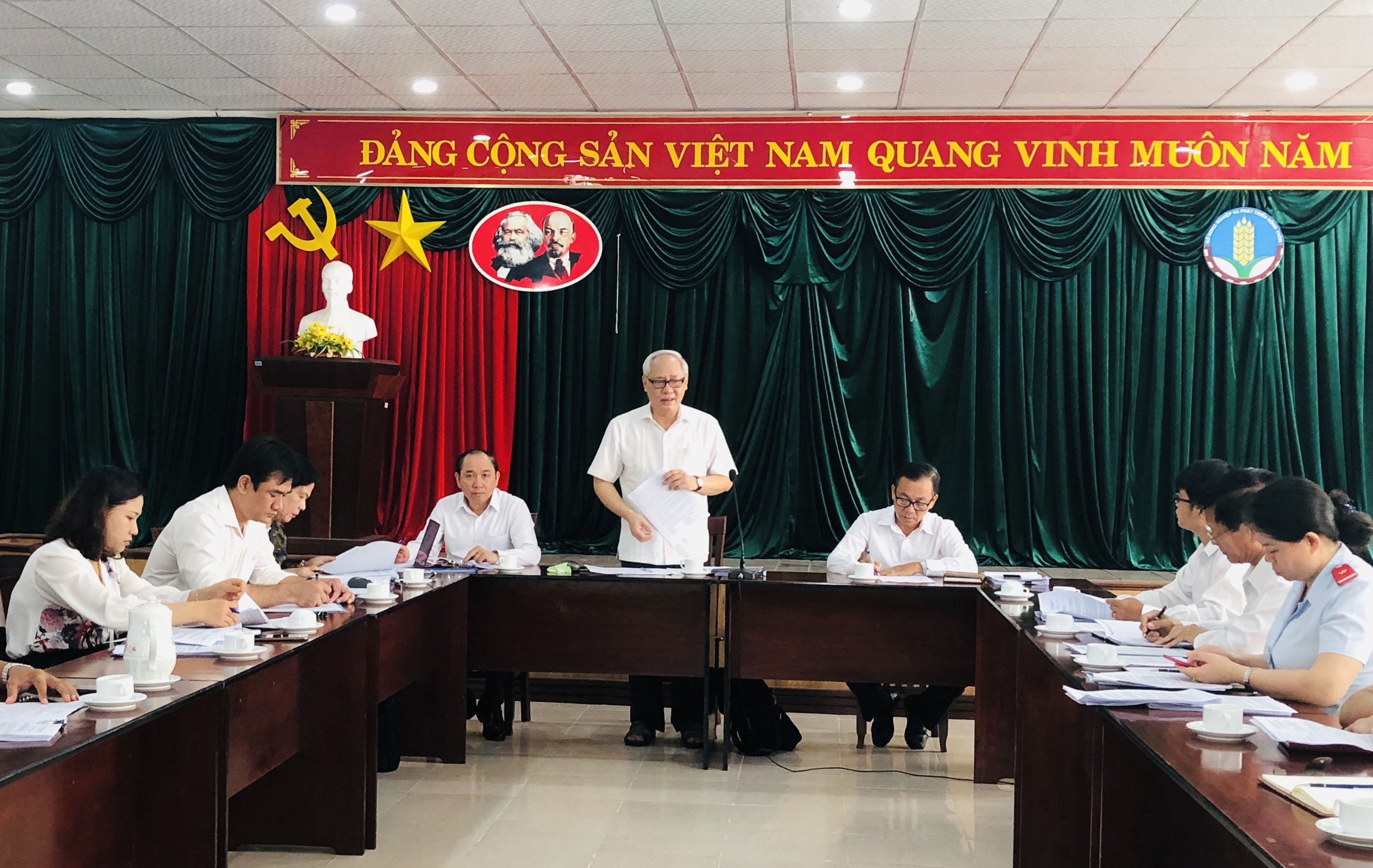 Ông Trần Phúc Chỉnh, Trưởng Ban Kinh tế - Ngân sách HĐND tỉnh phát biểu tại buổi giám sát.