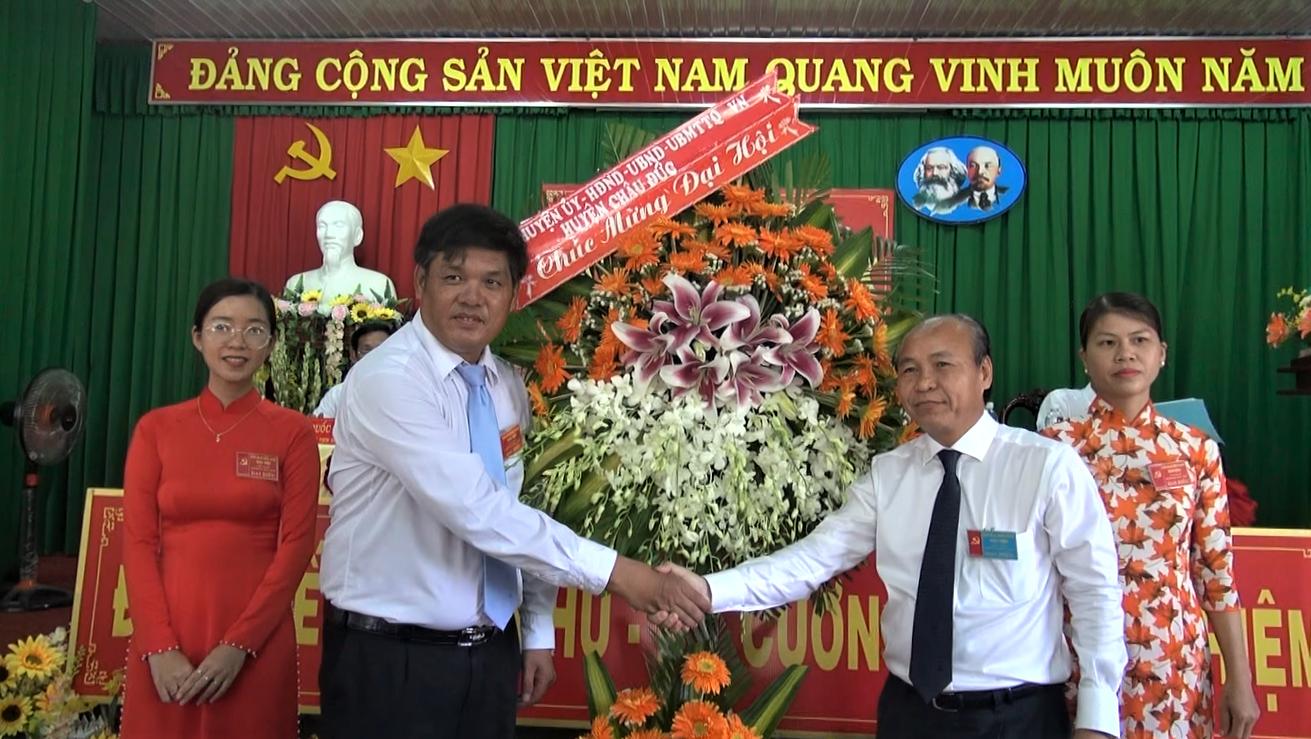 Ông Nguyễn Văn Việt, Phó Bí thư Thường trực Huyện ủy Châu Đức phát biểu chỉ đạo tại Đại hội Đảng bộ xã Nghĩa Thành lần thứ IX, nhiệm kỳ 2020-2025.