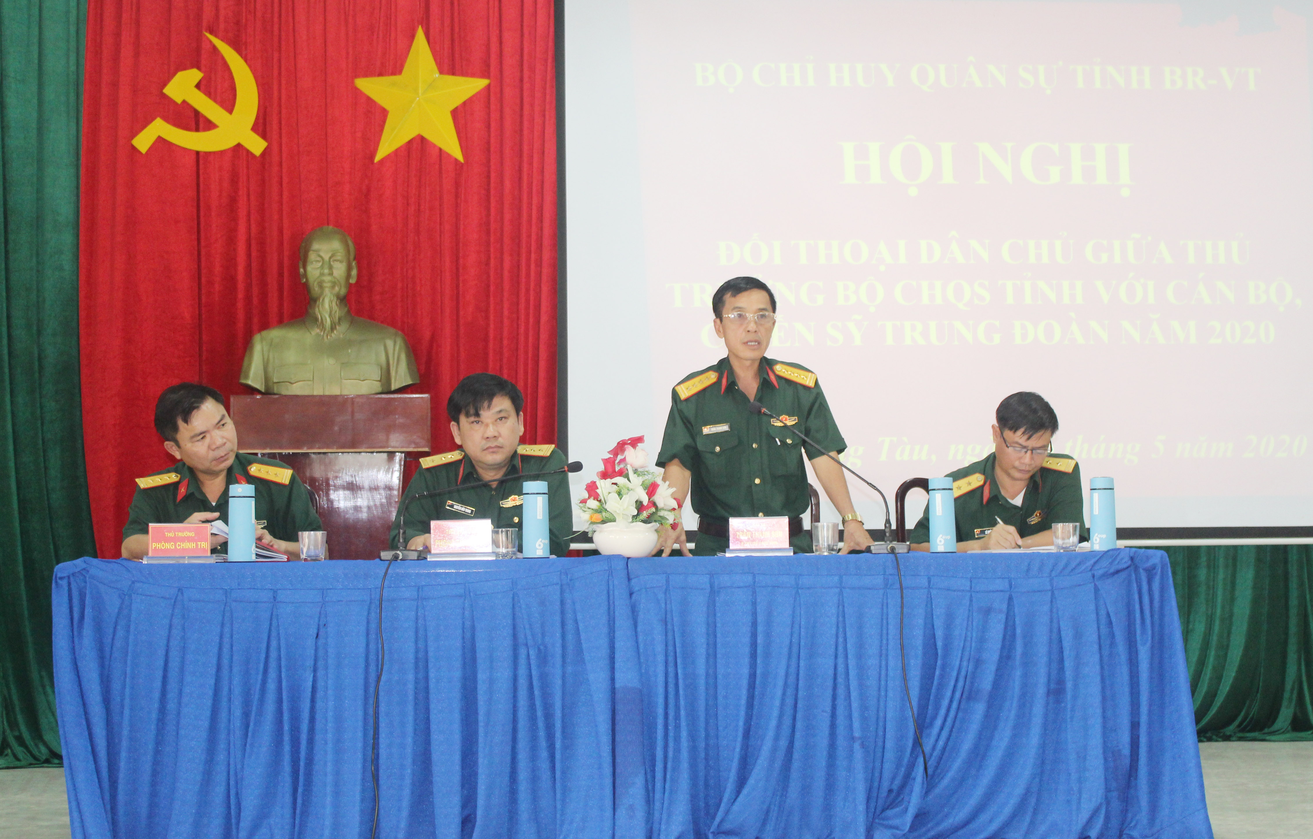 Đại tá Trần Thanh Sơn, Phó Chỉ huy trưởng Bộ CHQS tỉnh chủ trì hội nghị.