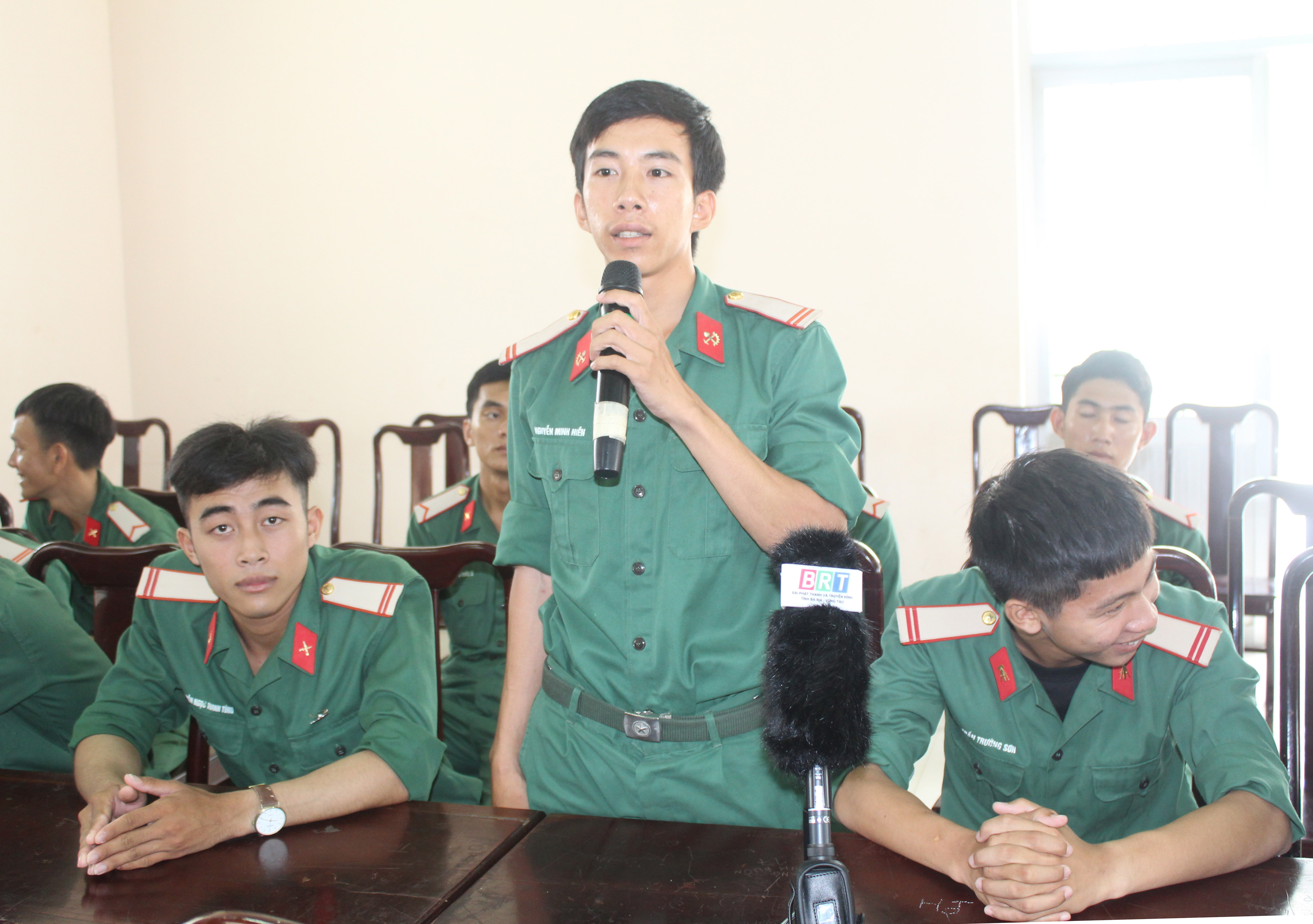 Chiến sĩ Nguyễn Minh Hiền, Tiểu đội 2, Trung đội 1, Đại đội 1, Trung đoàn Minh Đạm đề xuất Bộ CHQS tỉnh tạo điều kiện cho chiến sĩ về thăm gia đình.