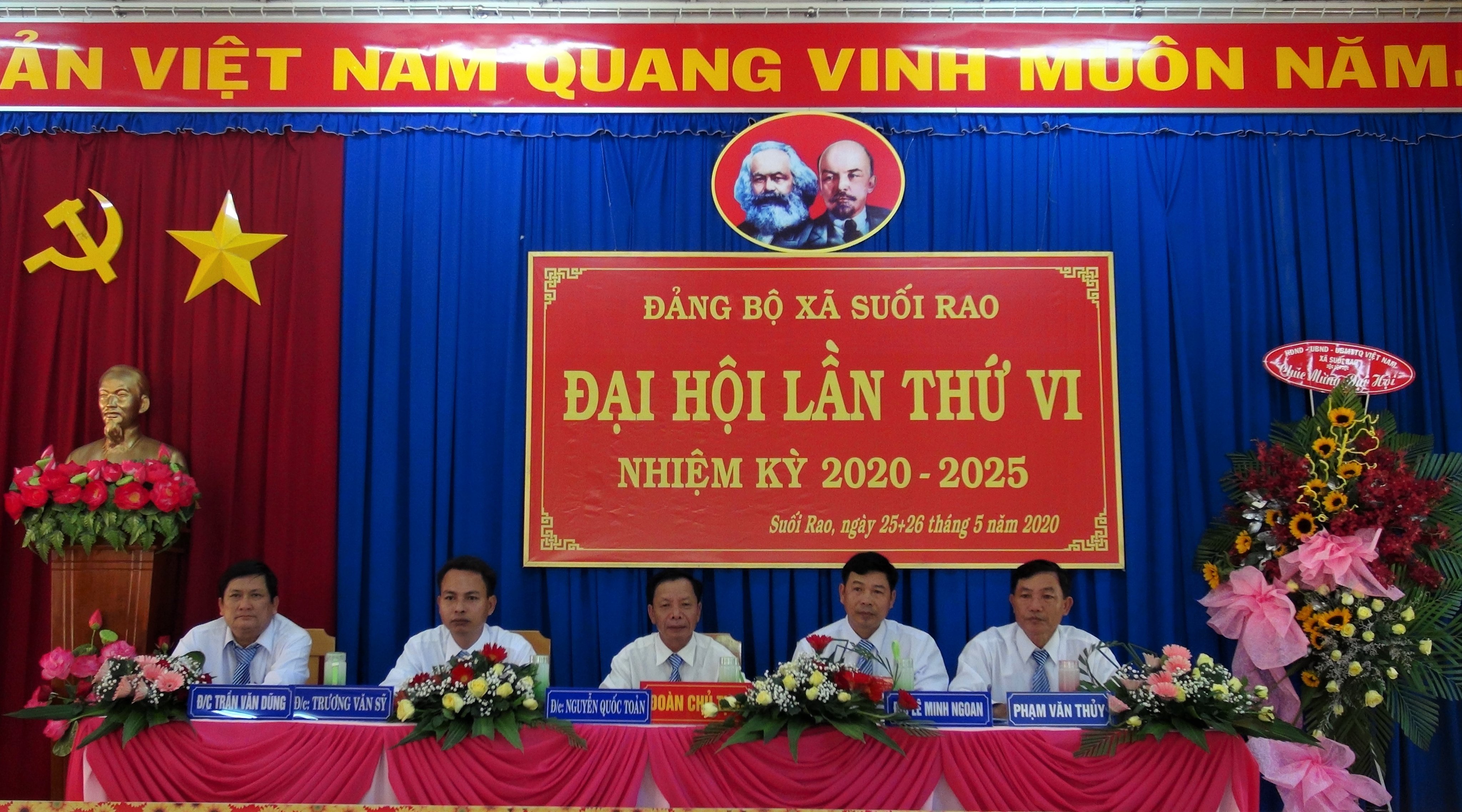 Đoàn Chủ tịch Đại hội Đảng bộ xã Suối Rao lần thứ VI, nhiệm kỳ 2020-2025.