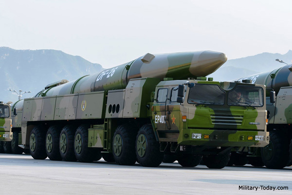 Tên lửa DF-26 của Trung Quốc có tầm bắn 3.000-4.000km. Ảnh: MT