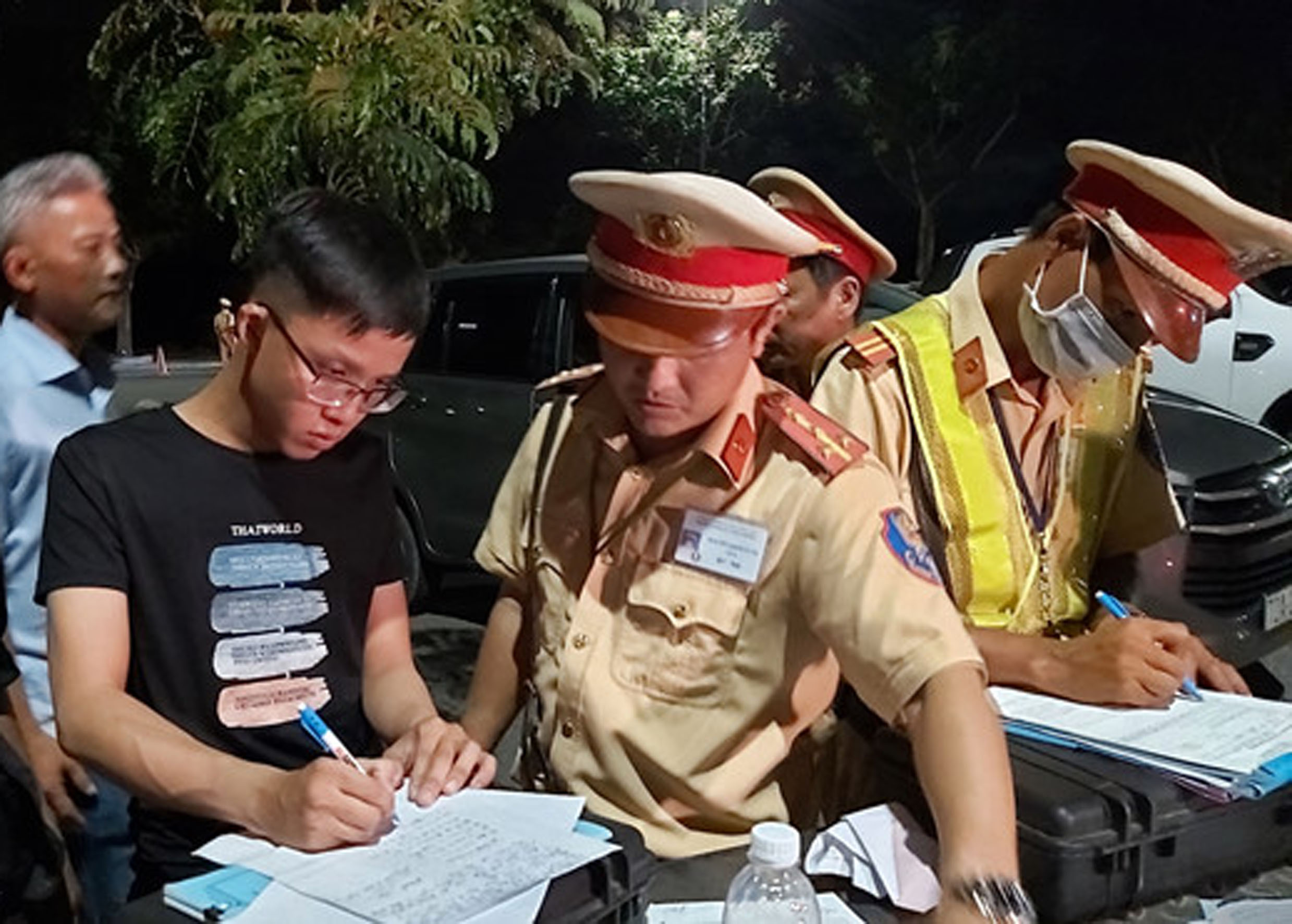 Qua kiểm tra nồng độ cồn lực lượng PC08 phát hiện Lâm Quang Tuấn có hành vi tàng trữ trái phép chất ma túy.