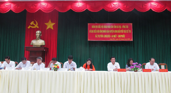 Tổ đại biểu số 6 HĐND tỉnh TXCT thị trấn Long Điền, xã An Nhứt và Tam Phước (huyện Long Điền). Ảnh: KIM HỒNG