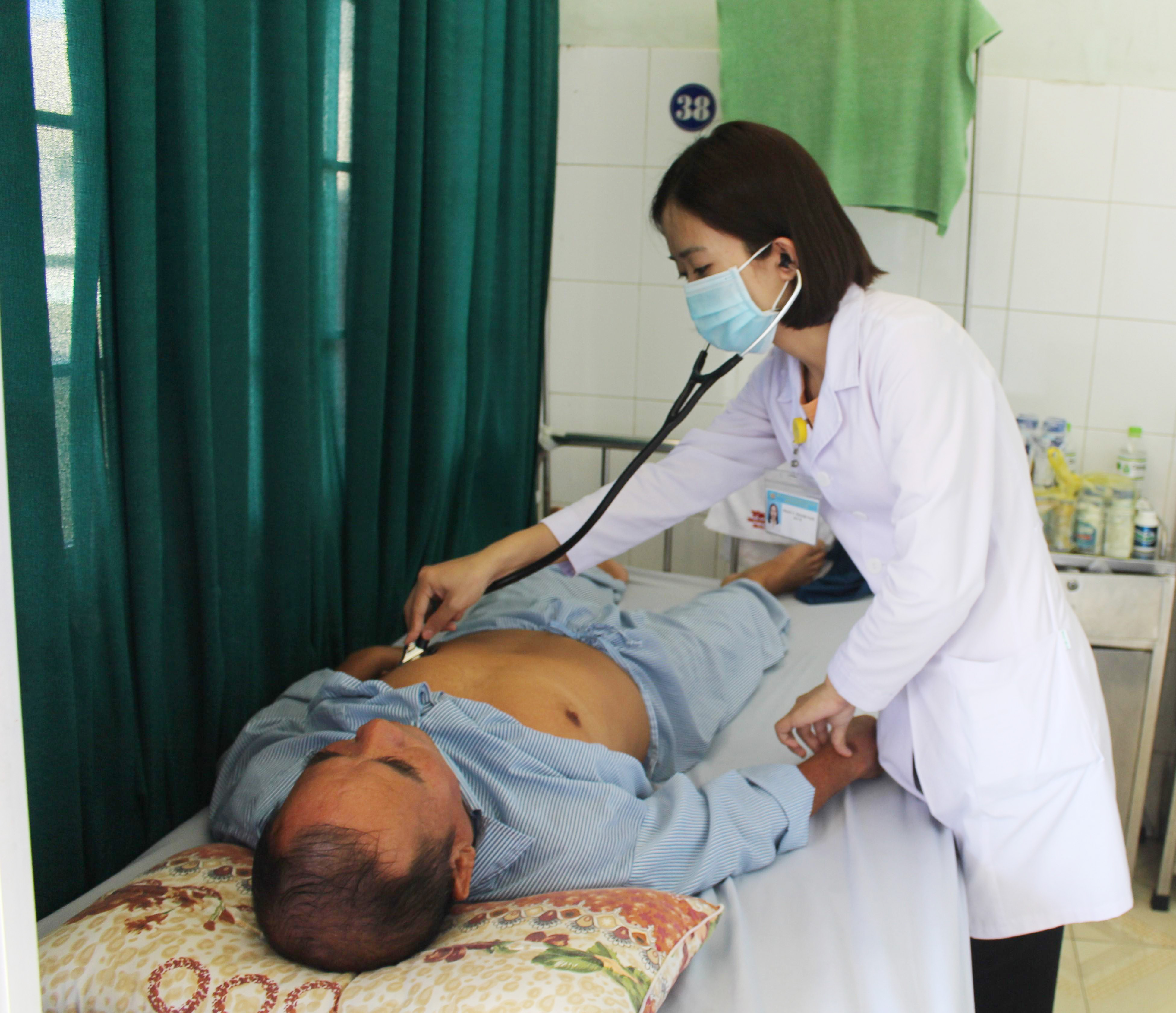 Bệnh nhân P.V.V., đang được điều trị tại Khoa Nội (Bệnh viện Lê Lợi).