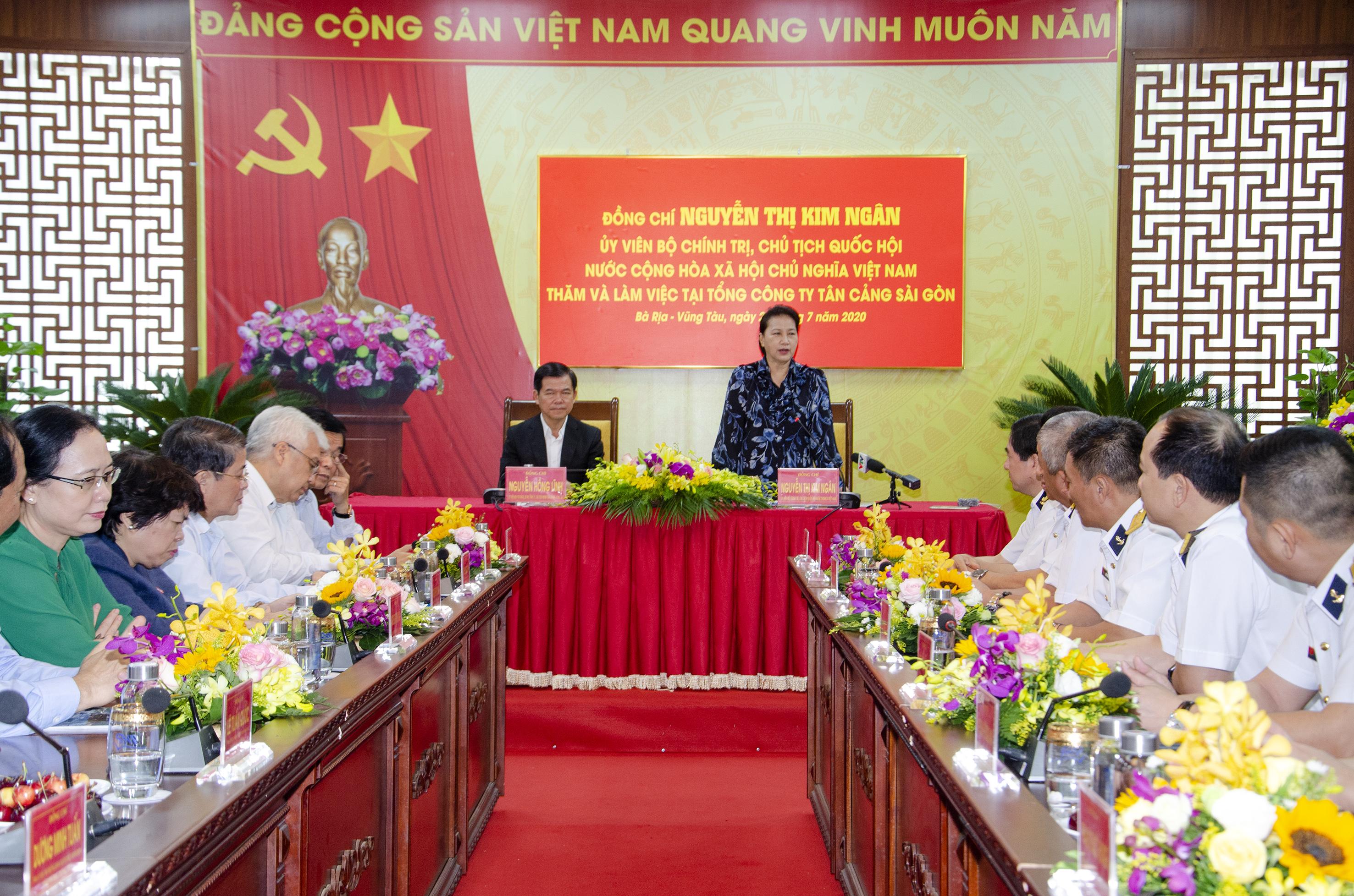 Chủ tịch Quốc hội Nguyễn Thị Kim Ngân phát biểu tại buổi làm việc với Tổng Công ty Tân Cảng Sài Gòn.