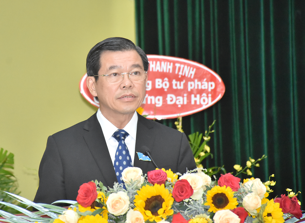 Đồng chí Nguyễn Hồng Lĩnh, Ủy viên Trung ương Đảng, Bí thư Tỉnh ủy, Chủ tịch HĐND tỉnh phát biểu chỉ đạo Đại hội.