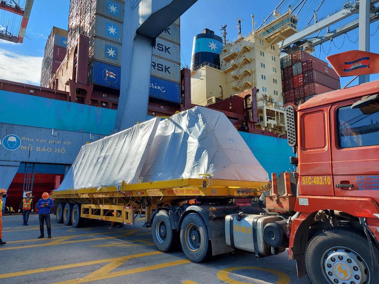 Cảng CMIT đã thiết lập kỷ lục mới trong ngành khai thác cảng biển Việt Nam về năng suất xếp dỡ, đạt 214,31 container/giờ khi làm hàng cho tàu YMWISDOM của hãng tàu Yangming. 
