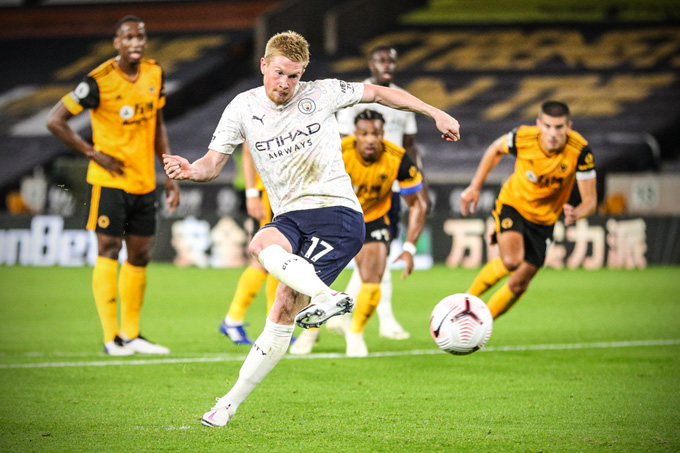 De Bruyne mở tỷ số trên chấm 11m.
