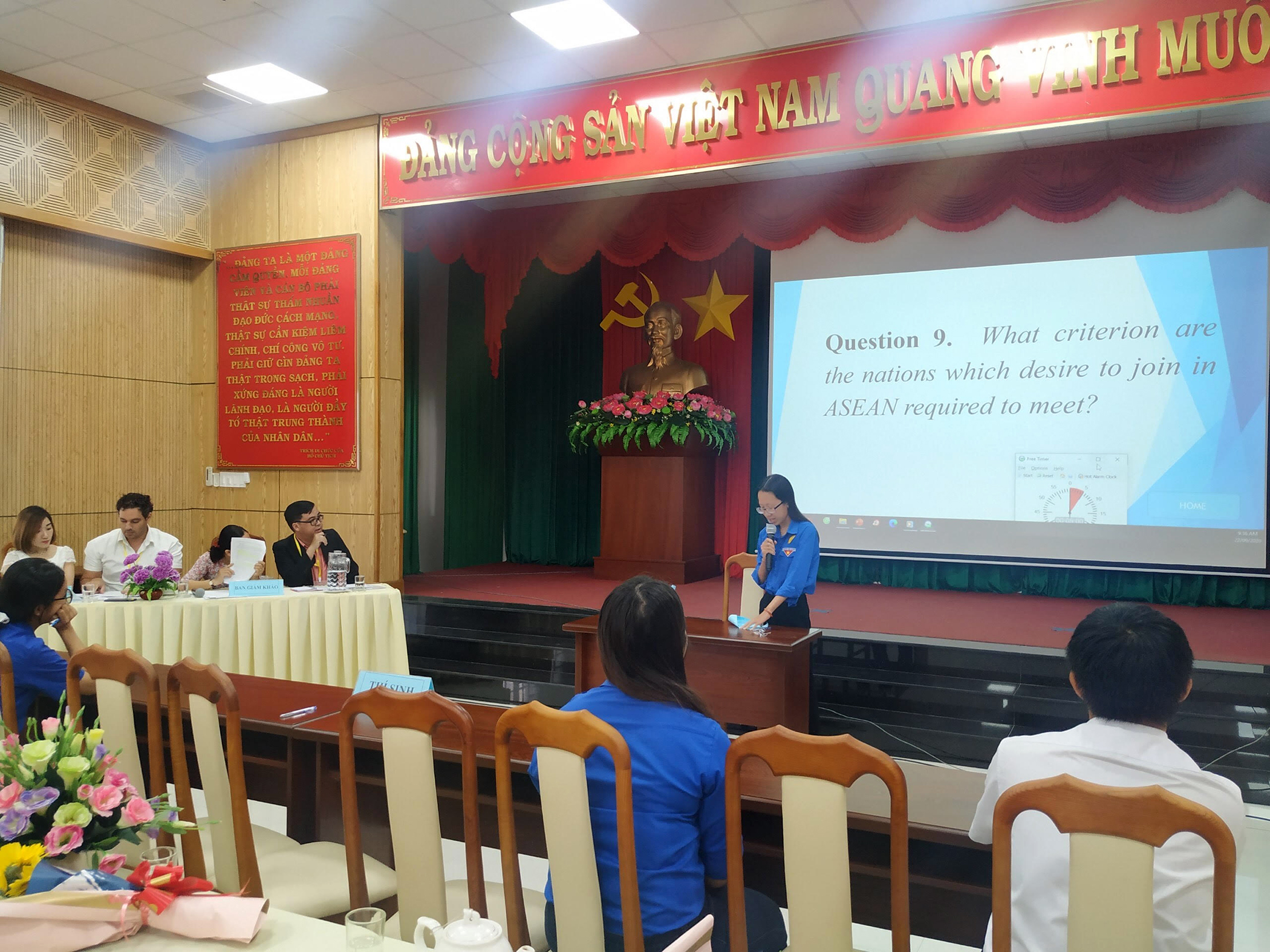 Phần thi thuyết trình của đoàn viên Trần Lê Thanh Uyên (chi đoàn lớp 12A1, Đoàn Trường THPT Long Hải- Phước Tỉnh).