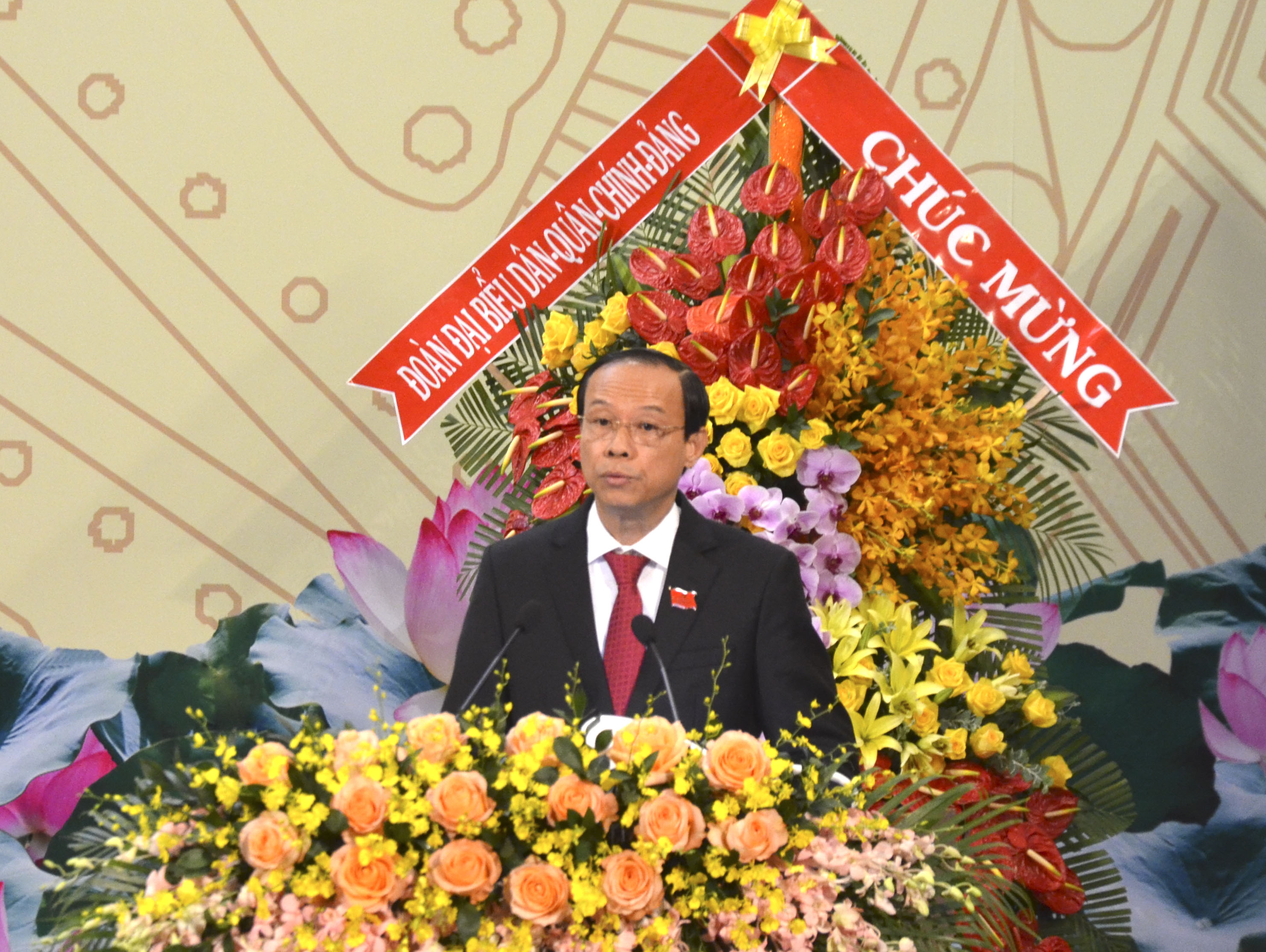 Đồng chí Nguyễn Văn Thọ, Phó Bí thư Tỉnh ủy, Chủ tịch UBND tỉnh trình bày Báo cáo kiểm điểm sự lãnh đạo của Ban Chấp hành Đảng bộ tỉnh khóa VI, nhiệm kỳ 2015-2020.