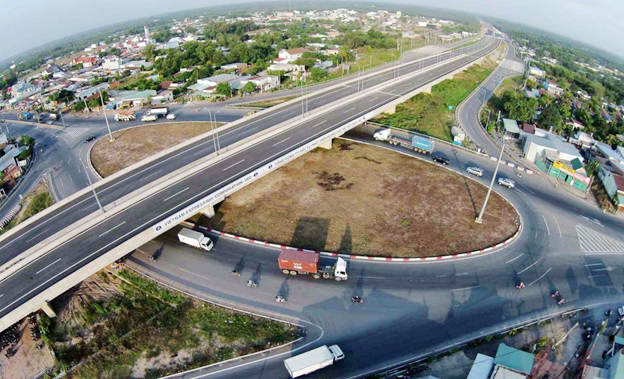 Sự phát triển mạnh mẽ của hạ tầng giao thông giúp du lịch Long Hải thêm khởi sắc.