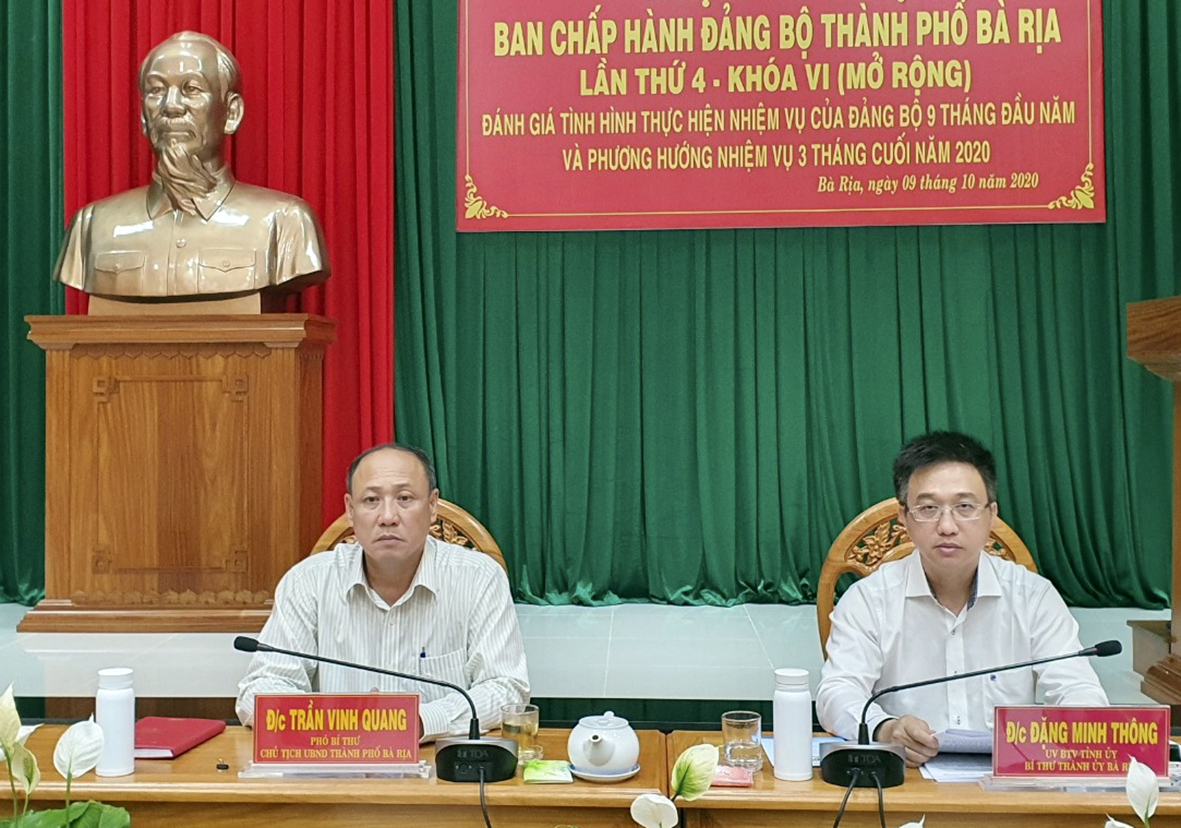 Ông Đặng Minh Thông, Ủy viên Ban Thường vụ Tỉnh ủy, Bí thư Thành ủy Bà Rịa và ông Trần Vinh Quang, Phó Bí thư Thành ủy, Chủ tịch UBND TP.Bà Rịa chủ trì hội nghị.