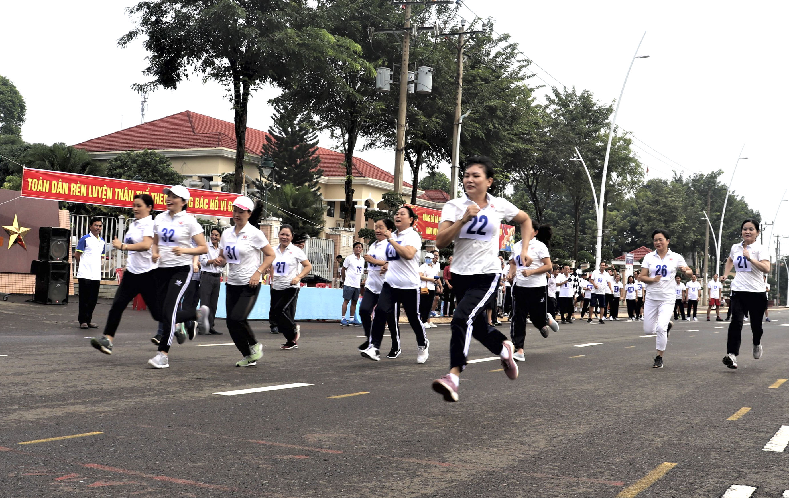 VĐV nữ trên 40 tuổi thi đấu cự ly 500m.