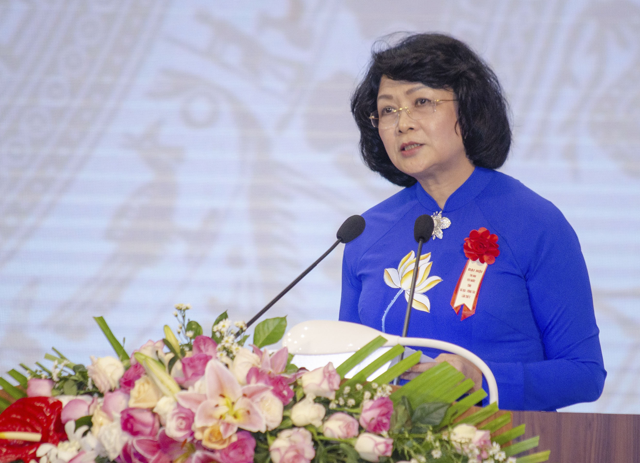 Bà Đặng Thị Ngọc Thịnh, Ủy viên Trung ương Đảng, Phó Chủ tịch nước, Phó Chủ tịch thứ nhất Hội đồng Thi đua - Khen thưởng Trung ương phát biểu chỉ đạo tại Đại hội.