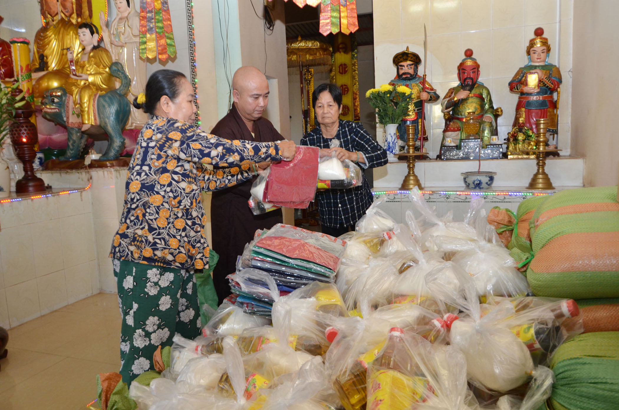 Những chuyến hàng nghĩa tình ra miền Trung