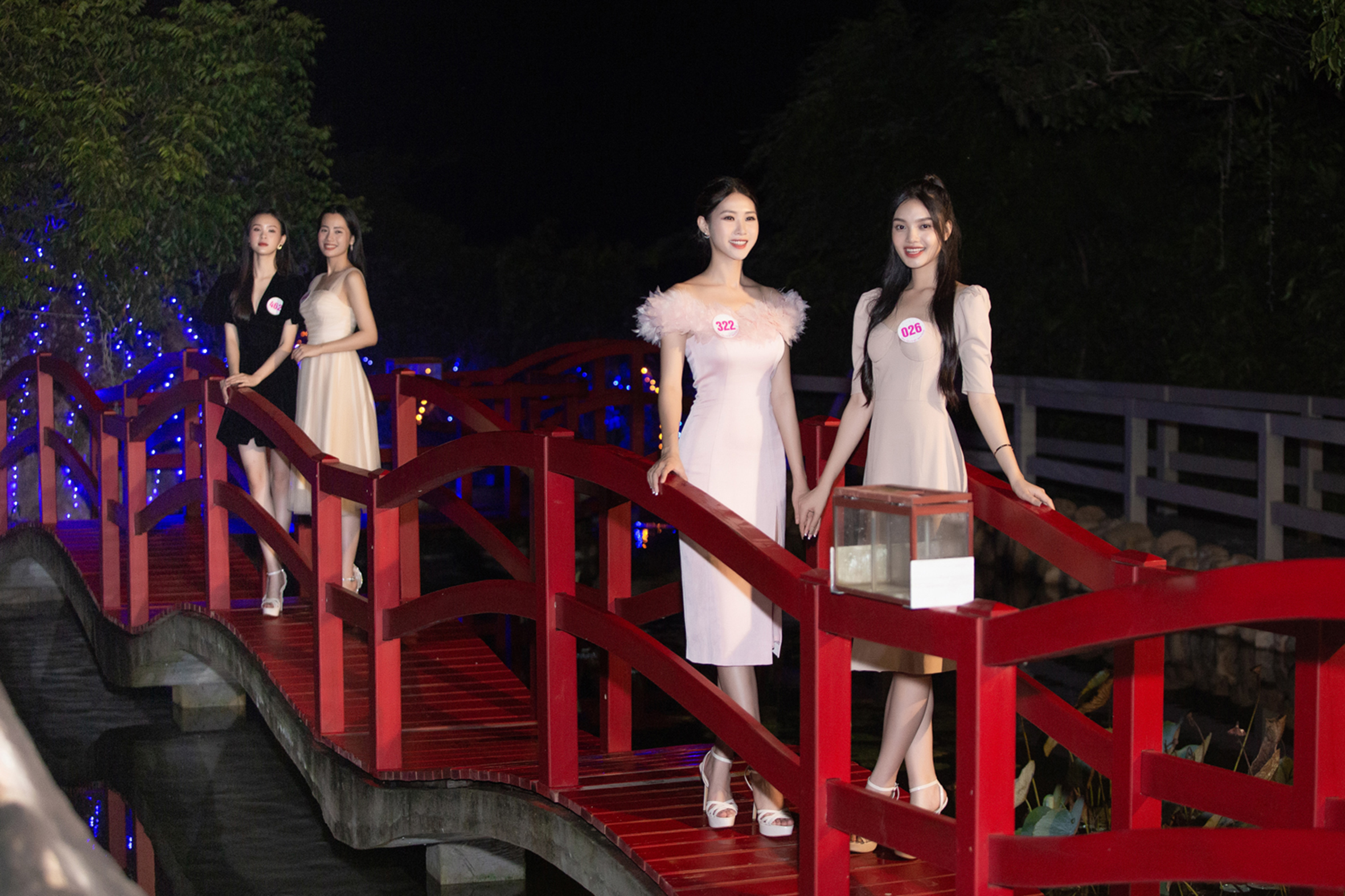 Các thí sinh dự vòng Chung kết cuộc thi Hoa hậu Việt Nam 2020 ghi hình tại Hồ Mây Park.