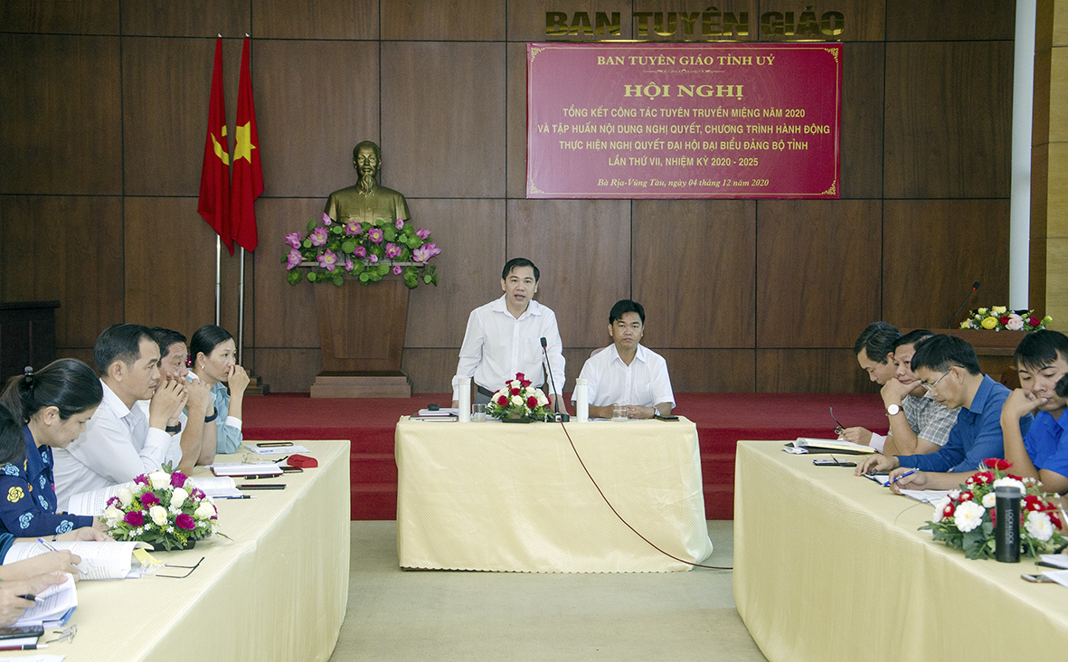 Ông Nguyễn Văn Thắng, Phó Trưởng Ban Tuyên giáo Tỉnh ủy và ông Lê Văn Minh, Phó Trưởng Ban Tuyên giáo Tỉnh ủy chủ trì Hội nghị.