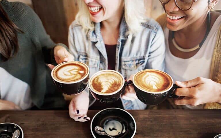 Khoa học chứng minh rằng uống cafe hằng ngày tốt cho sức khỏe.