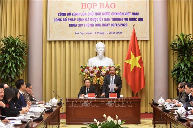 Phó Chủ nhiệm Văn phòng Chủ tịch nước Lê Khánh Hải chủ trì họp báo. Ảnh: TTXVN