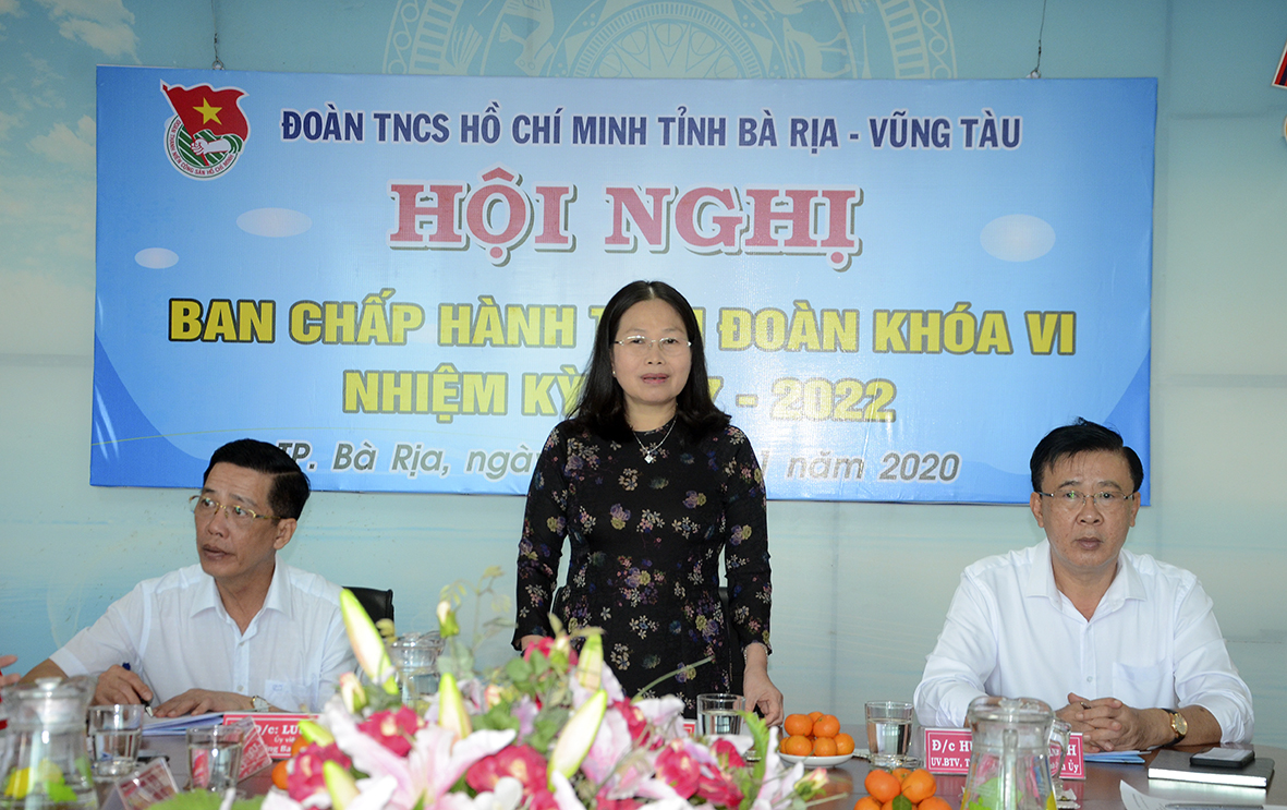 Bà Nguyễn Thị Yến, Phó Bí thư Thường trực Tỉnh ủy, Trưởng Đoàn ĐBQH tỉnh; ông Lưu Tài Đoàn, Ủy viên Ban Thường vụ Tỉnh ủy, Trưởng Ban Tổ chức Tỉnh ủy; ông Huỳnh Văn Danh, Ủy viên Ban Thường vụ Tỉnh ủy, Trưởng Ban Dân vận Tỉnh ủy đến dự Hội nghị.