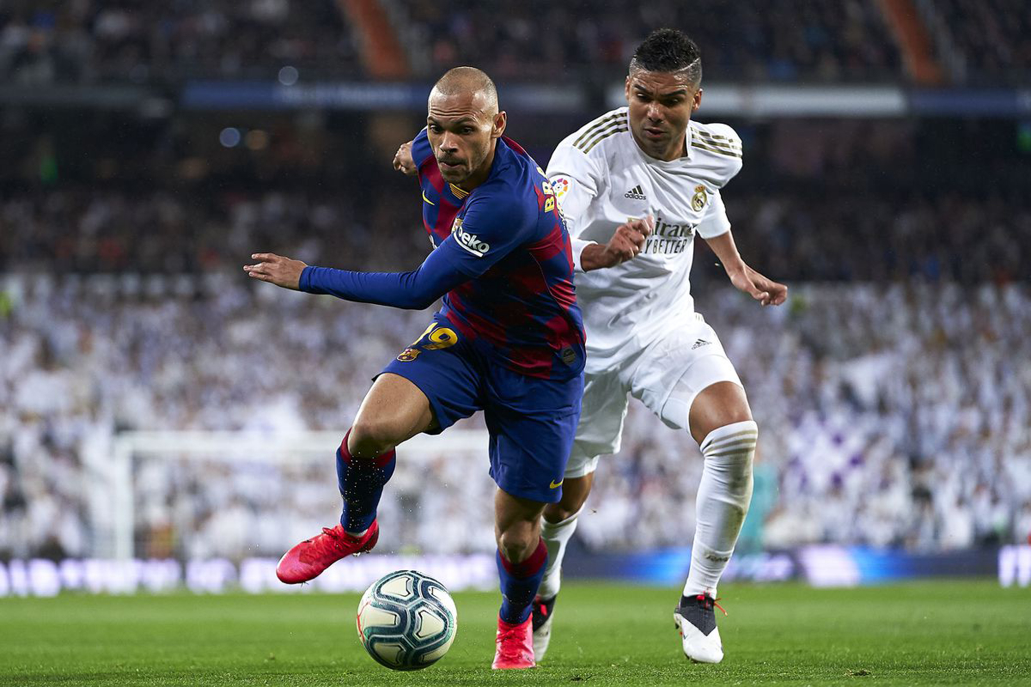 Martin Braithwaite (trái) đã chơi rất tốt bên cạnh Messi và cả những khi lĩnh xướng hàng công Barcelona thay Messi.