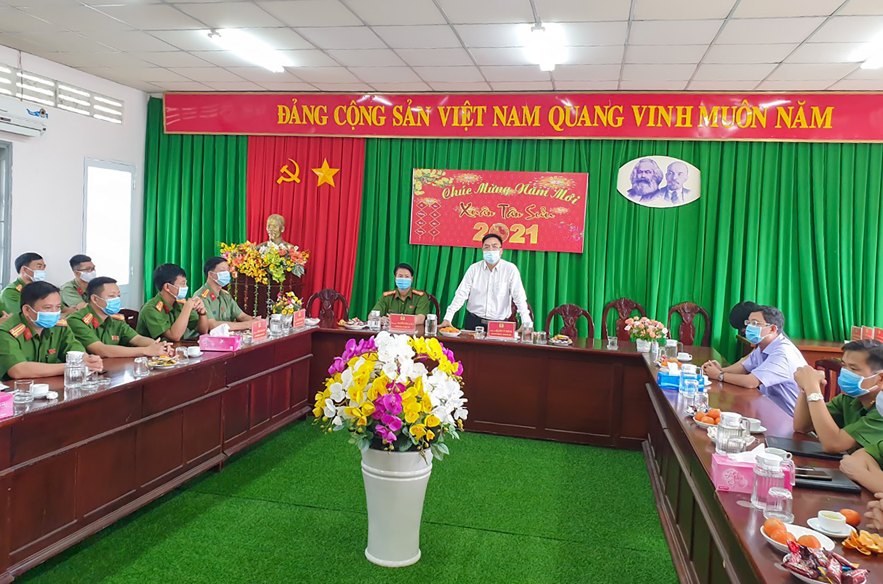 Ông Hoàng Vũ Thảnh, Quyền Chủ tịch UBND TP. Vũng Tàu thăm, chúc Tết các đơn vị trực thuộc Công an TP. Vũng Tàu.