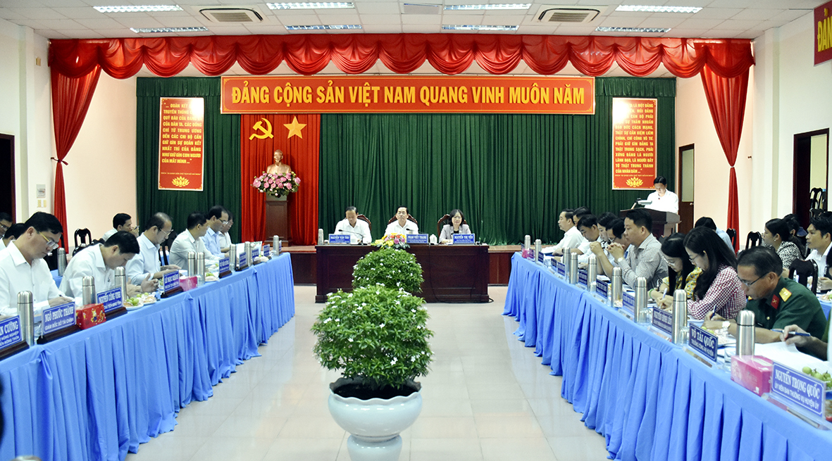 Quang cảnh buổi làm việc.