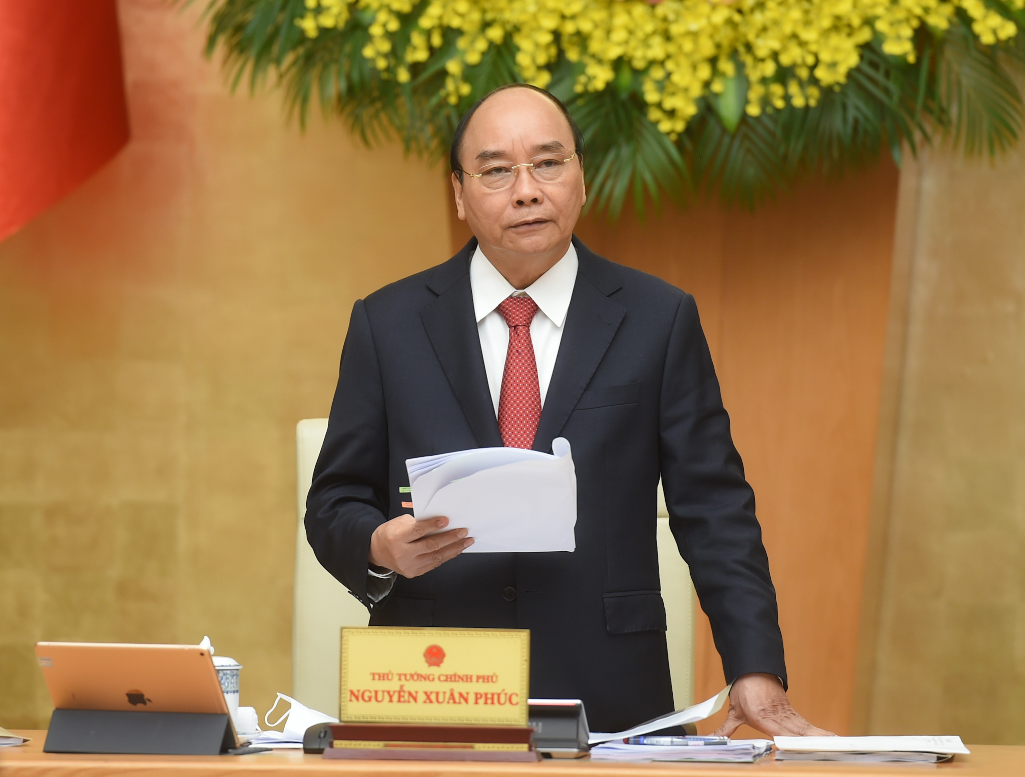 Thủ tướng Nguyễn Xuân Phúc phát biểu  kết luận phiên họp. Ảnh: QUANG HIẾU