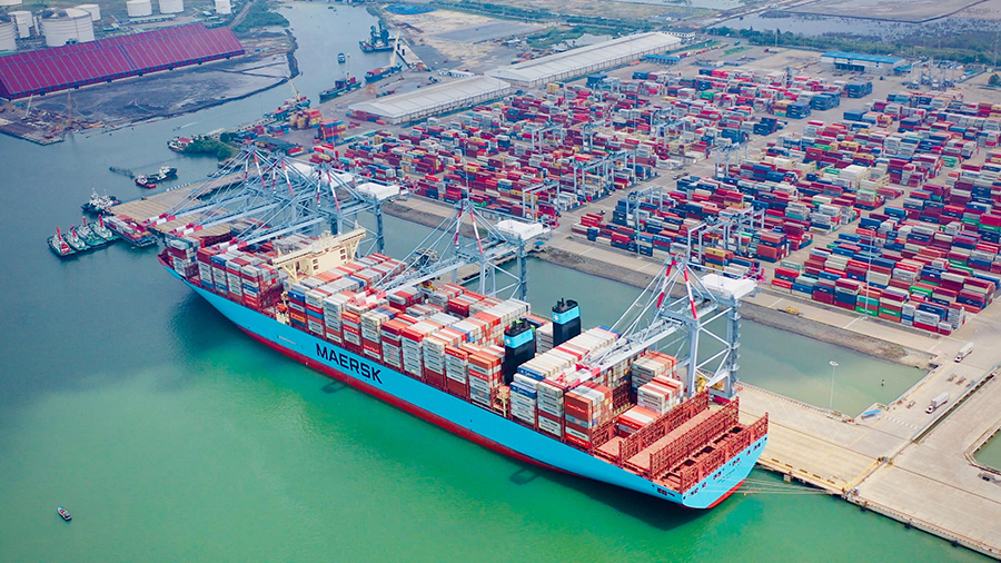 Tàu Margrethe Maersk trọng tải 214.121 tấn, sức chở 18.340 TEUs cập cụm cảng Cái Mép – Thị Vải.