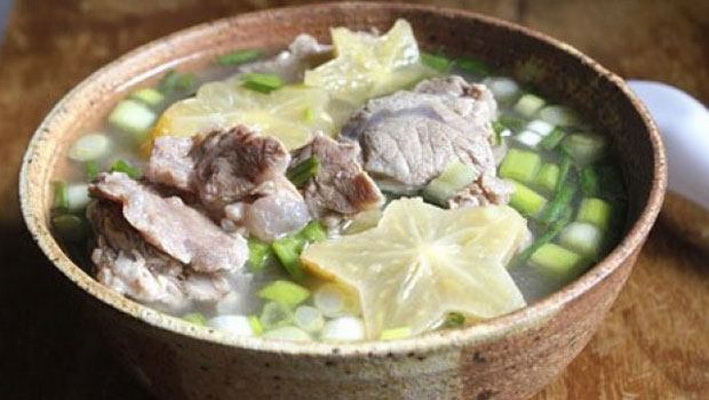 Khi bị nghén, bà bầu nên ăn canh thịt nạc khế chua  để giảm bớt khó chịu.