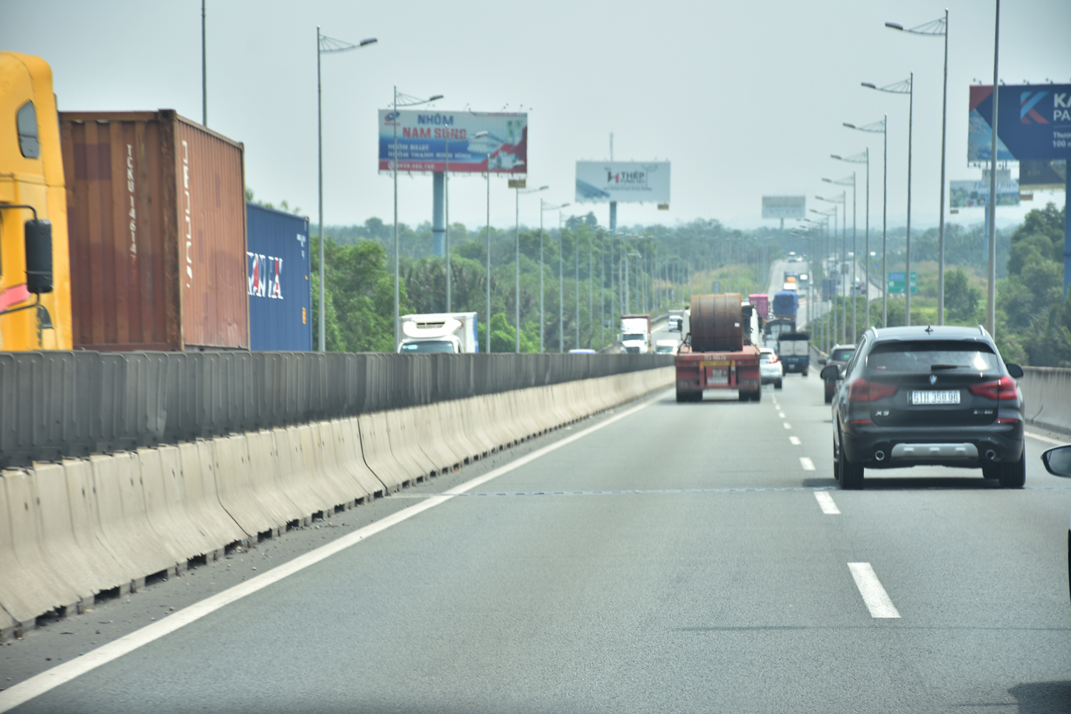 Xe lưu thông trên cao tốc TP. Hồ Chí Minh - Long Thành -  Dầu Giây.