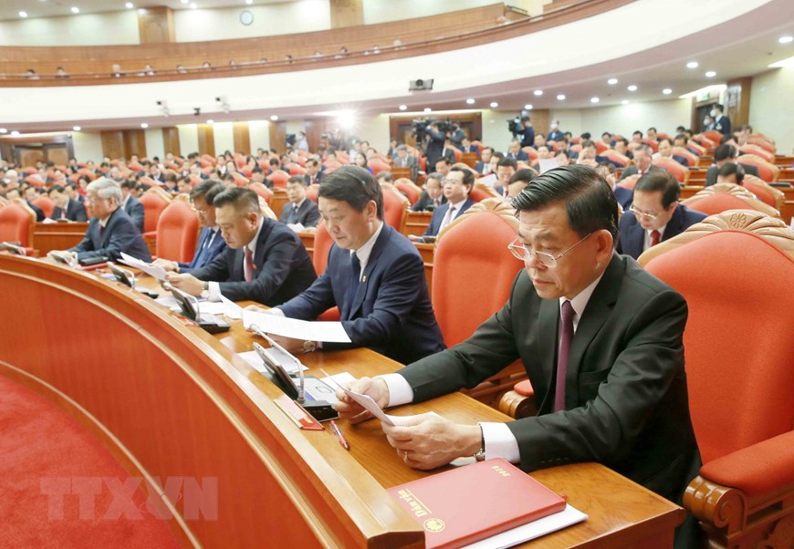 Các đồng chí Ủy viên Trung ương Đảng dự Hội nghị.