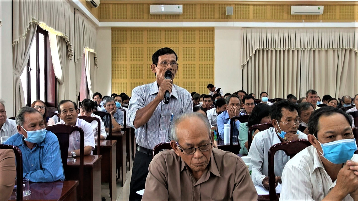 Cử tri Nguyễn Văn Hoàng (thôn 3, xã Bình Trung, huyện Châu Đức) bày tỏ lo ngại tội phạm gia tăng do ma túy và đề nghị ĐBQH kiến nghị điều chỉnh luật. Ảnh: ĐINH HÙNG