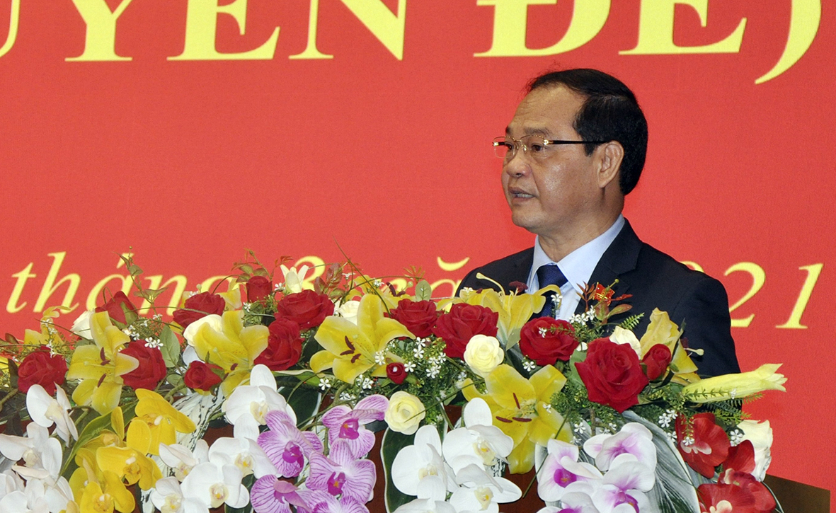 Ông Mai Ngọc Thuận, Phó Chủ tịch HĐND tỉnh phát biểu tại Kỳ họp.