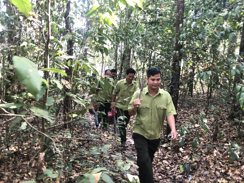 Lực lượng kiểm lâm huyện Xuyên Mộc tuần tra, kiểm tra công tác PCCCR khu vực rừng thuộc xã Bình Châu, huyện Xuyên Mộc.