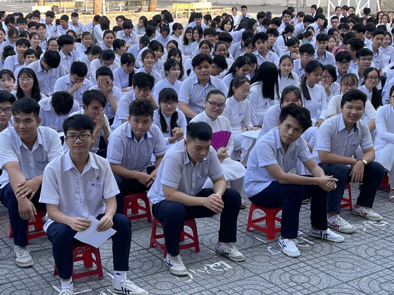 HS Trường THPT Trần Văn Quan (huyện Long Điền) tham gia buổi  tư vấn về công tác tuyển sinh quân sự năm 2021.