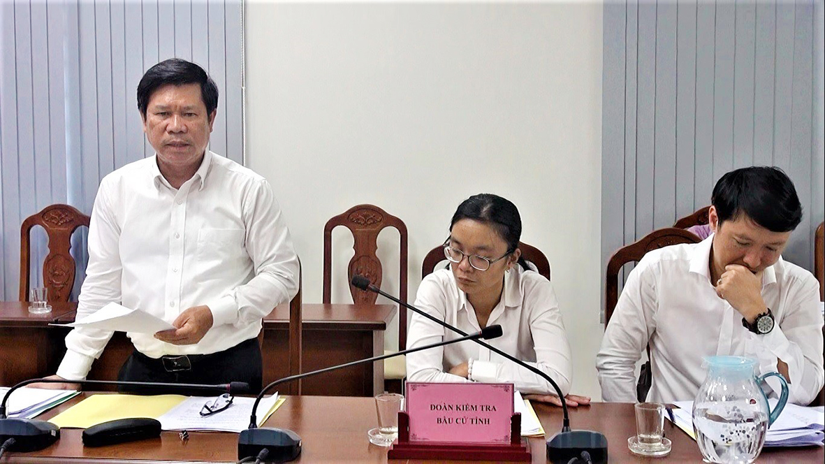 Ông Nguyễn Văn Xinh, Ủy viên Ban Thường vụ Tỉnh ủy, Trưởng Ban Tuyên giáo Tỉnh ủy, Ủy viên UBBC tỉnh phát biểu tại buổi làm việc với UBBC huyện Long Điền.