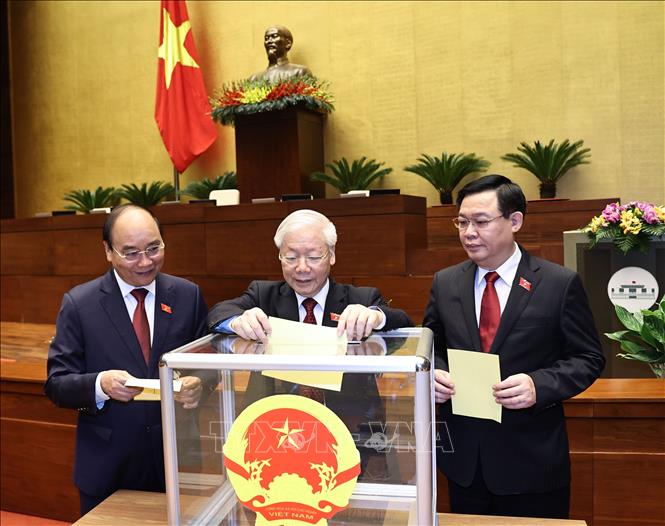 Tổng Bí thư Nguyễn Phú Trọng và các đồng chí lãnh đạo Đảng, Nhà nước bỏ phiếu bầu Chủ tịch nước. Ảnh: Trọng Đức/TTXVN