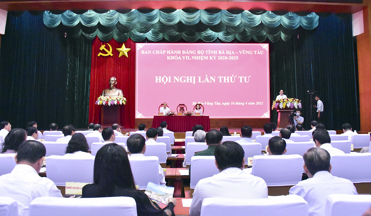 : Quang cảnh Hội nghị lần thứ Tư Ban Chấp hành Đảng bộ tỉnh.