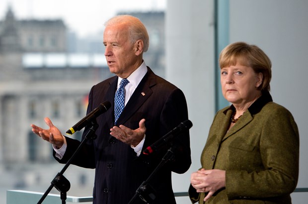 Ông Joe Biden và bà Angela Merkel tại cuộc gặp vào năm 2013.