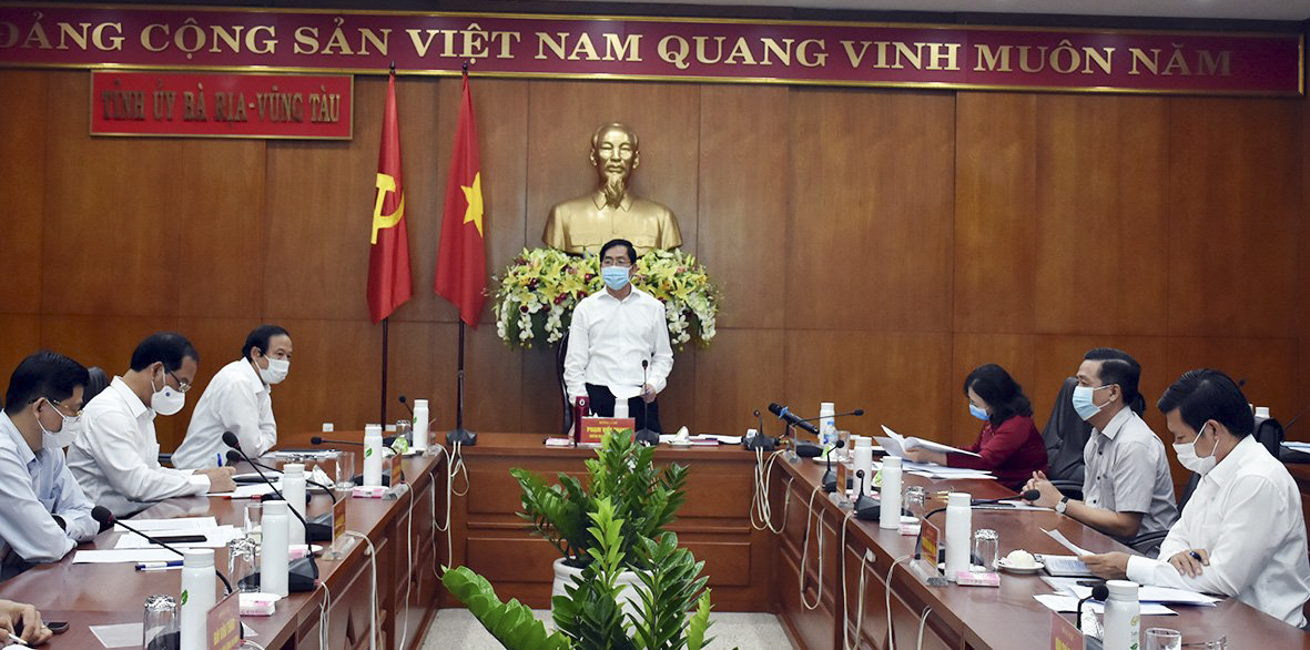 Ông Phạm Viết Thanh, Ủy viên Trung ương Đảng, Bí thư Tỉnh ủy, chủ trì cuộc họp.
