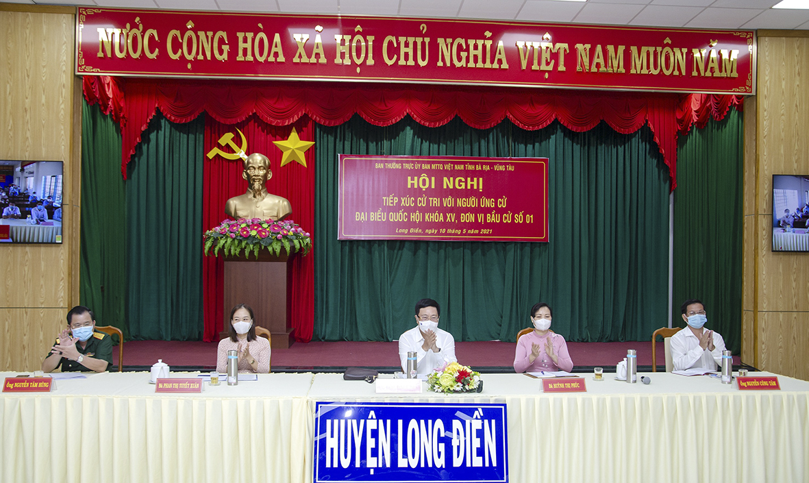 Các ứng cử viên ĐBQH khóa XV thuộc Đơn vị bầu cử số 1 tiếp xúc với cử tri huyện Long Điền.