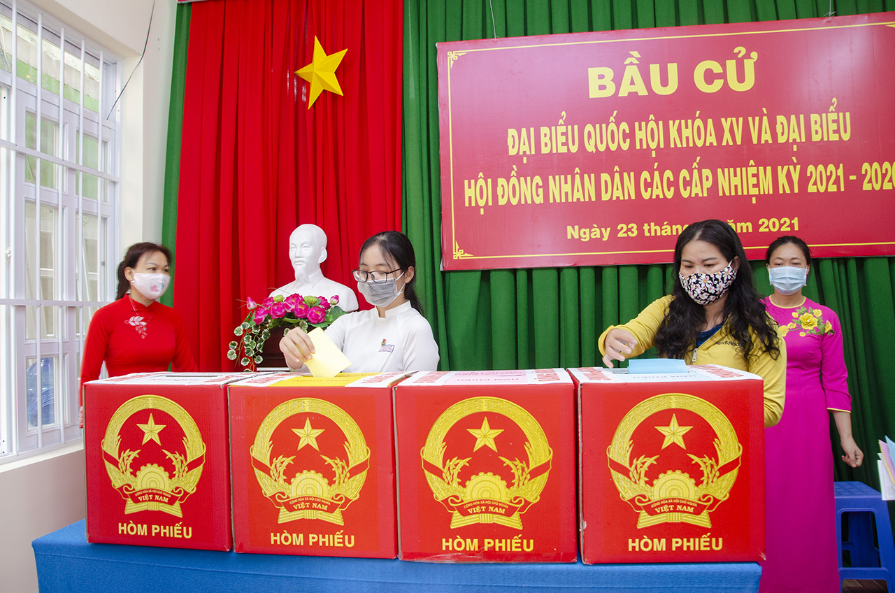 Cử tri TP.Vũng Tàu bỏ phiếu tại khu vực bỏ phiếu số 3 (trụ sở KP3, 22 Ngô Văn Huyền, phường 2). 