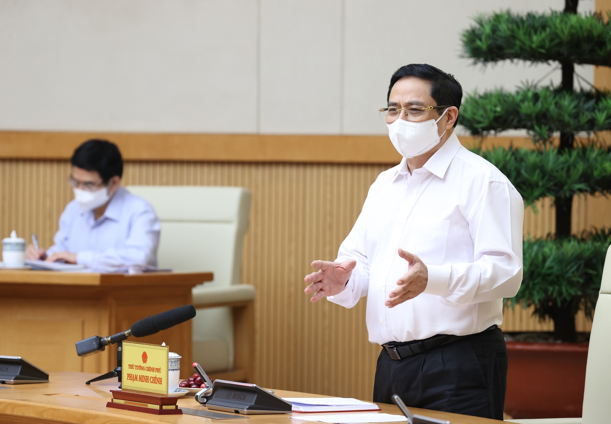 Thủ tướng Phạm Minh Chính kêu gọi cả nước chung tay giúp tỉnh Bắc Giang và Bắc Ninh chống dịch COVID-19.  Ảnh: DƯƠNG GIANG